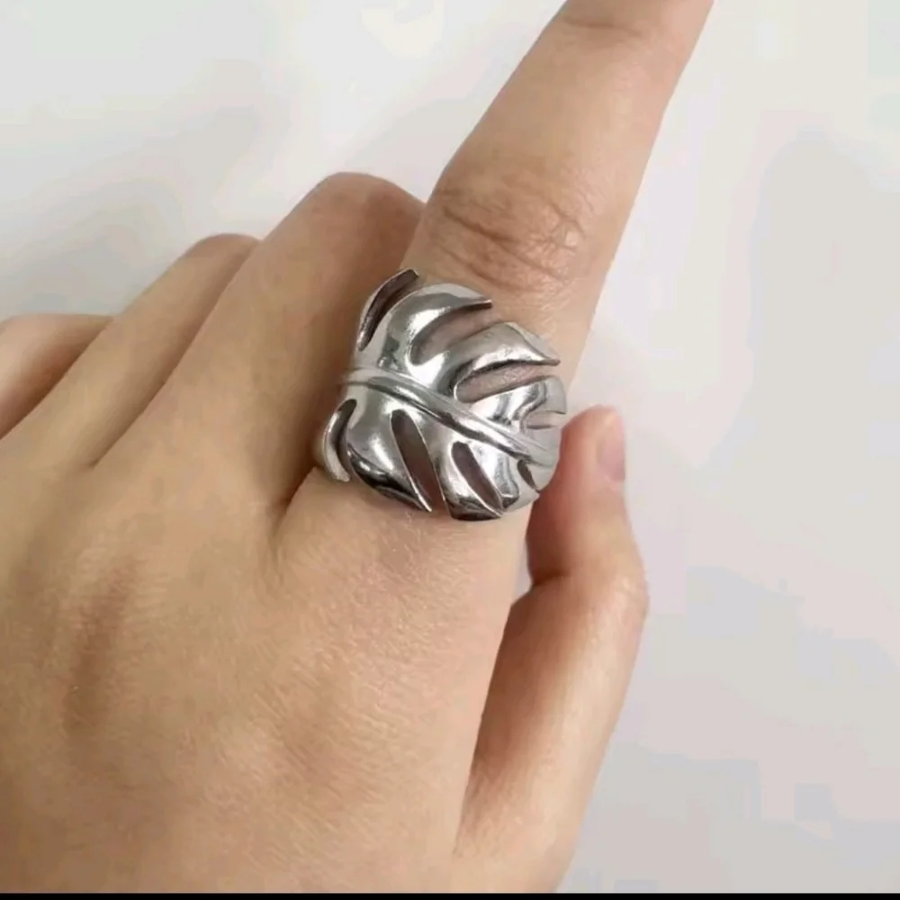 New ANTHRO 18K Gold Or Silvertone Stainless Steel Banana Leaf Ring